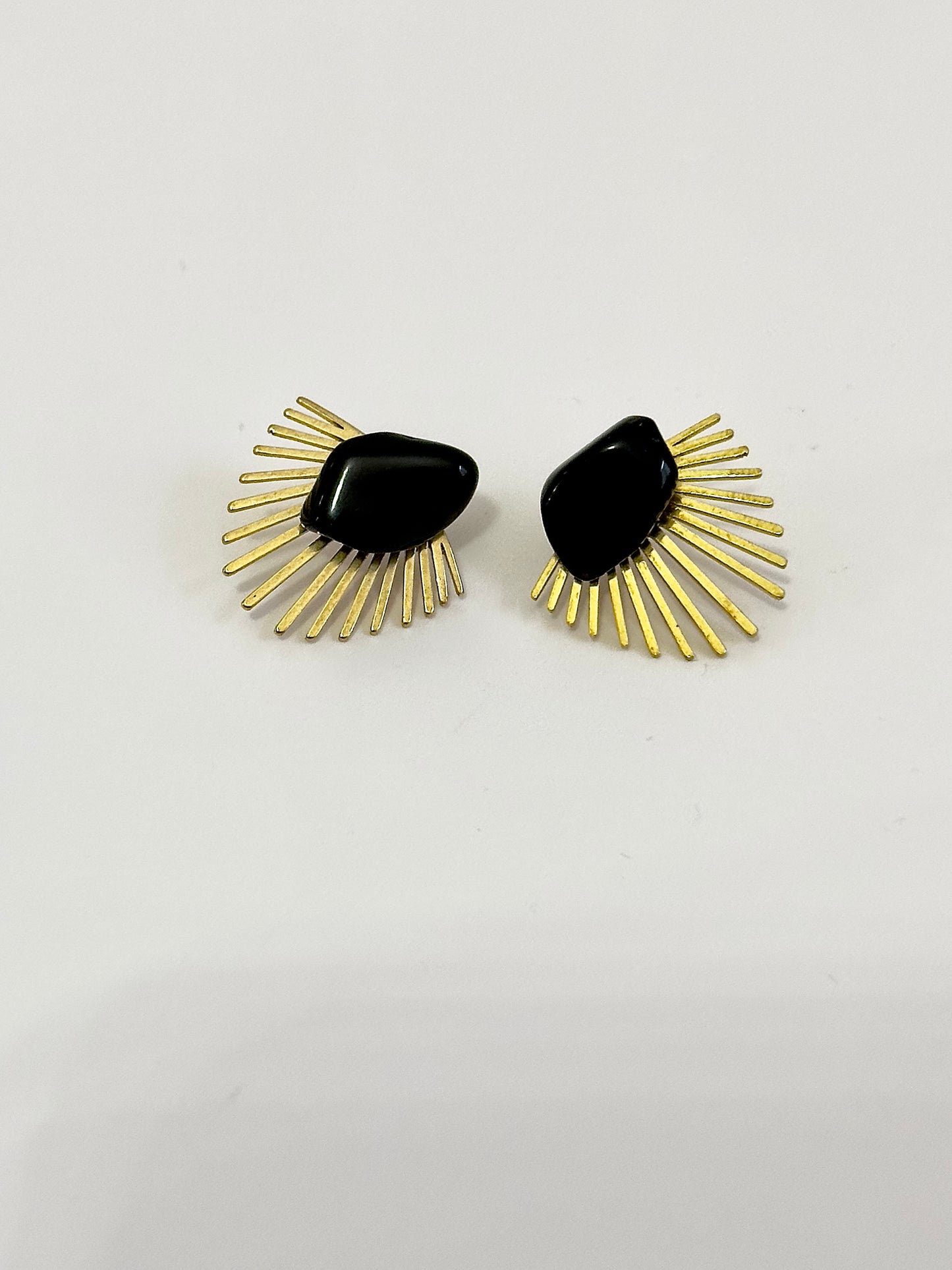 Layer Rock Ray Studs