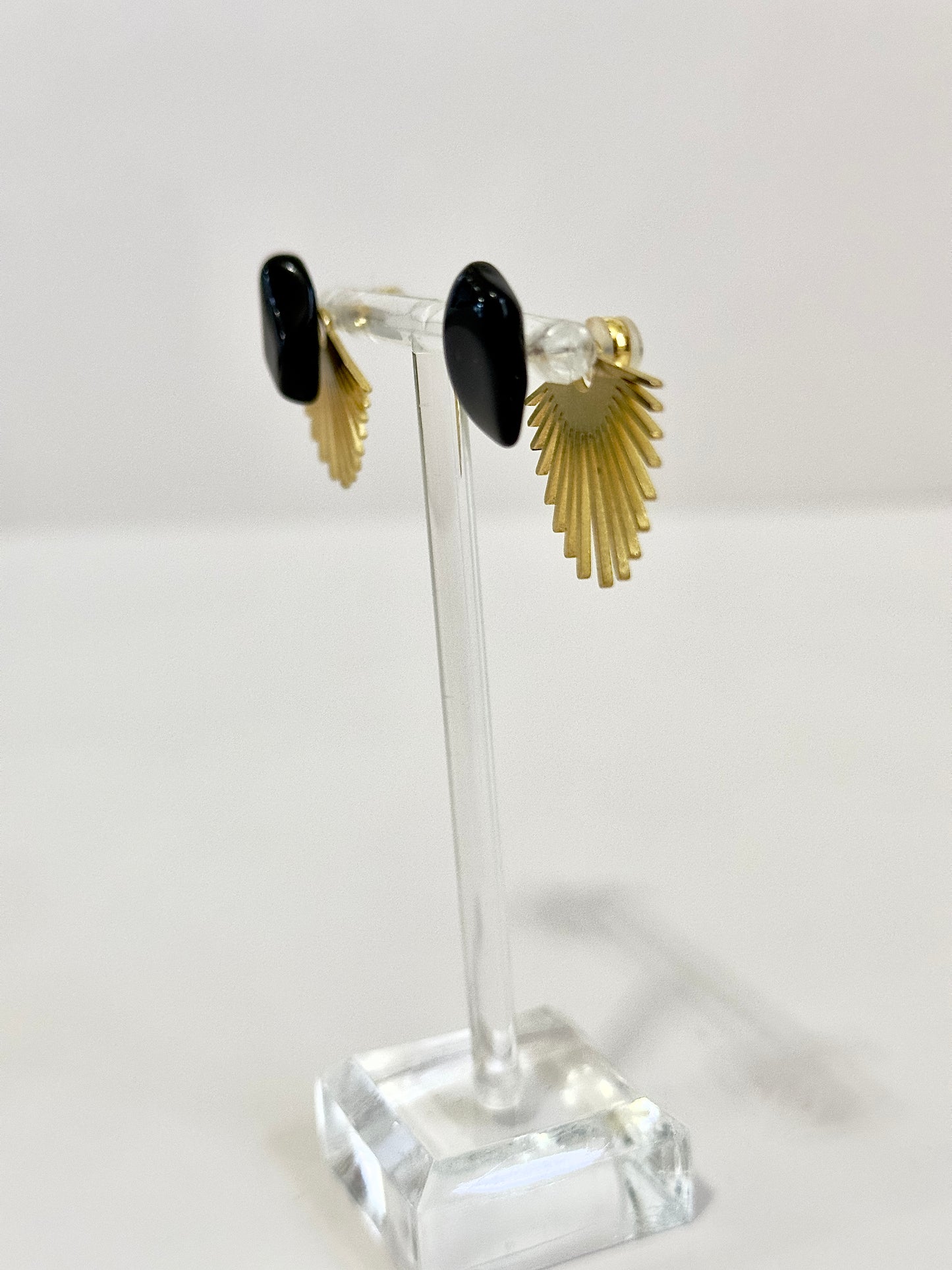 Layer Rock Ray Studs