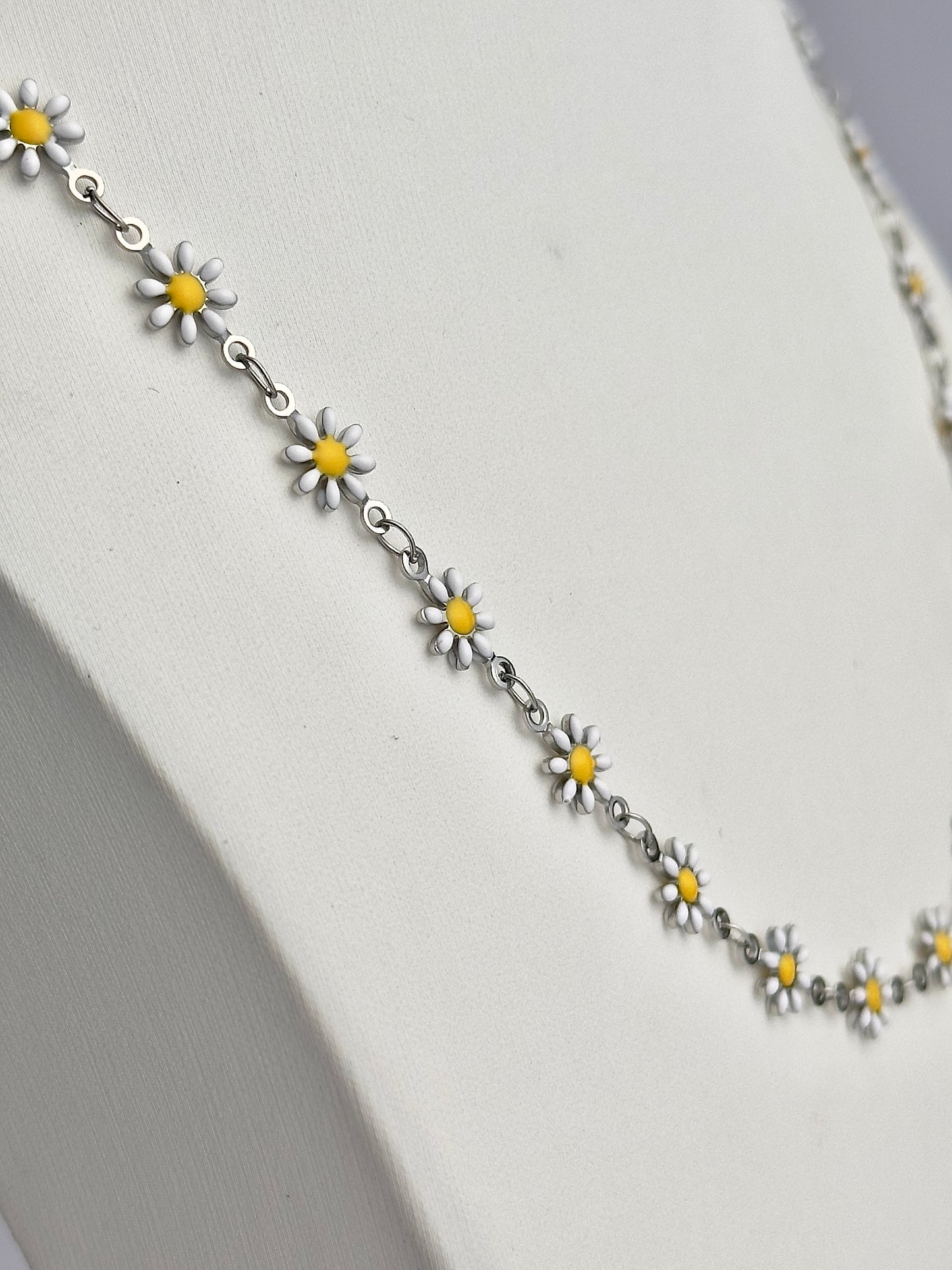 Silver White Daisy Choker