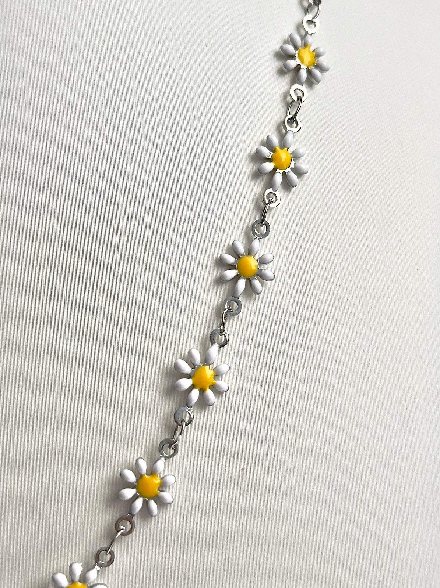 Silver White Daisy Choker